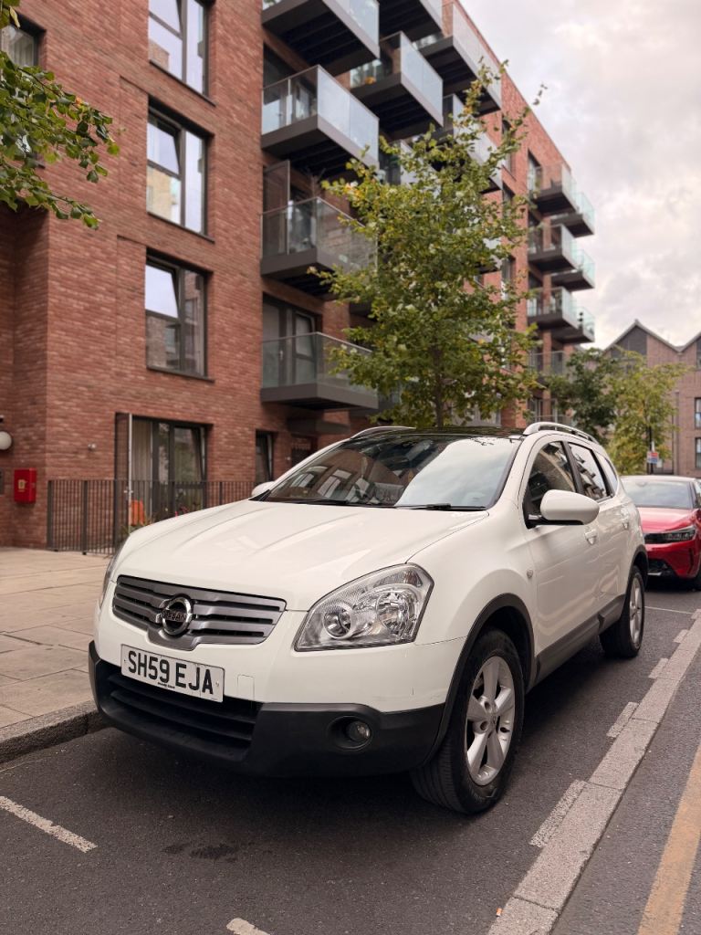 Nissan Qashqai +2. 7 Seater with Apple/Android Car Play