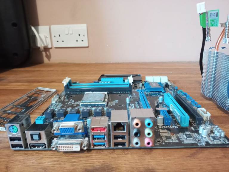 FREE Asus F2A85-M Motherboard for parts 