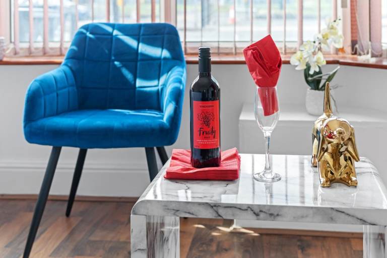 Studio Flat, Glenfield Road, LE3 For Rent