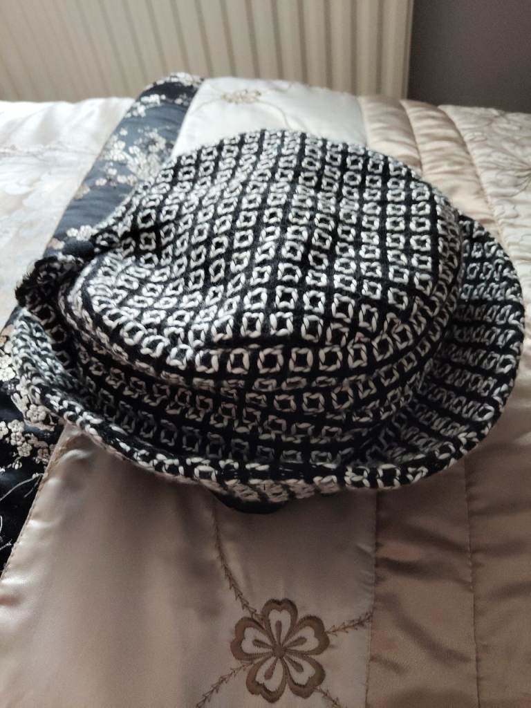 Dents Black & White Patterned Ladies Bucket Hat