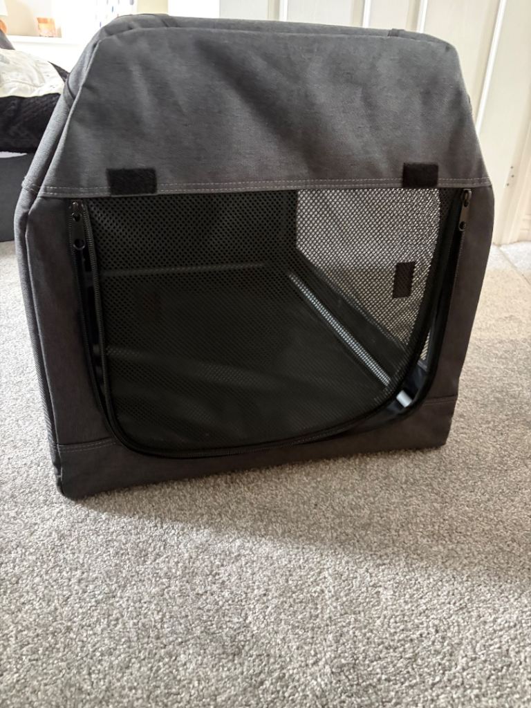 Travel dog crate 