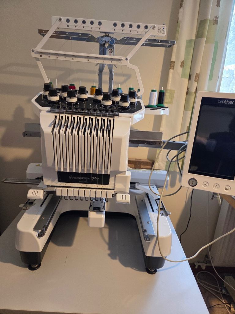 Embroidery machine Brother Entrepreneur Pro PR1000e 10 needles excellent working condition