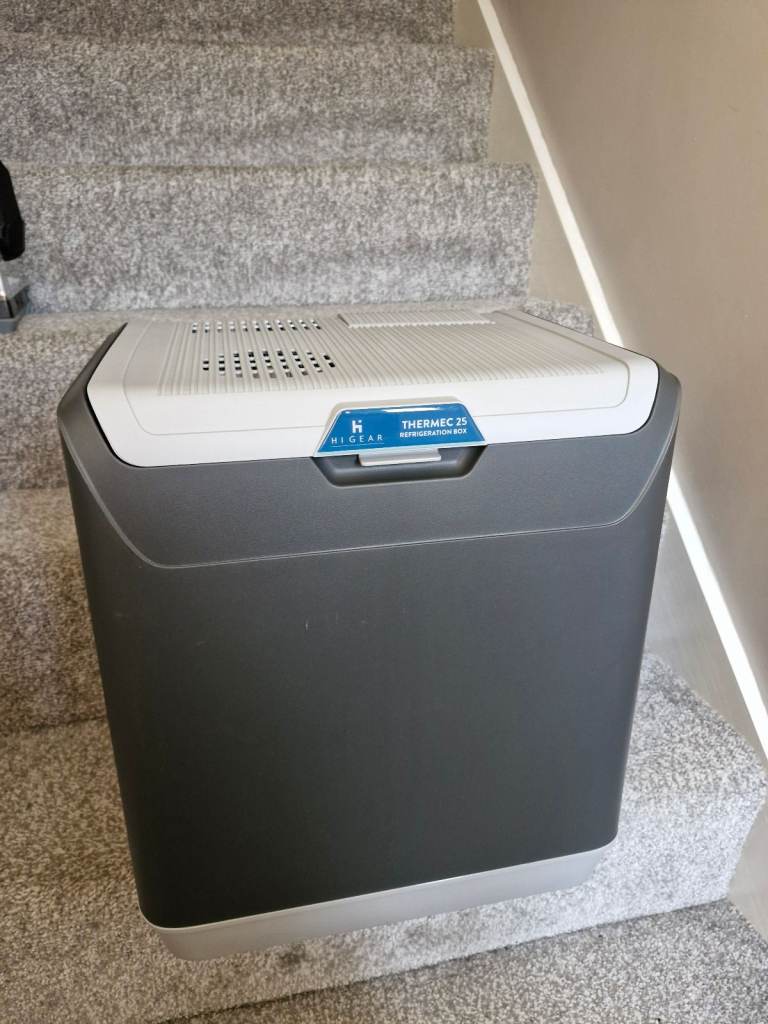 25L Higear Camping fridge/cold box with adjustable temp and car and 3 pin plug