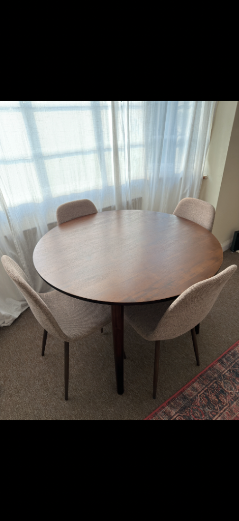 Dinning table and chairs set 