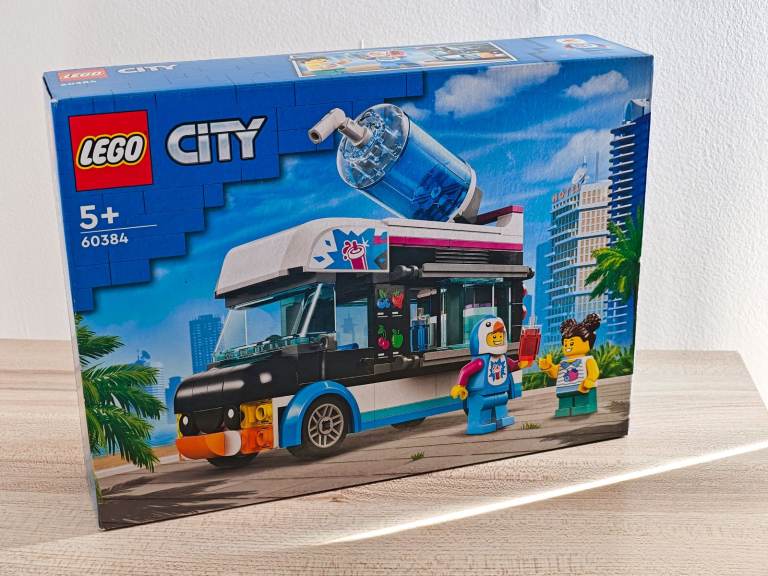 LEGO City 60384 Penguin Slushy Van / New / Sealed / Retired
