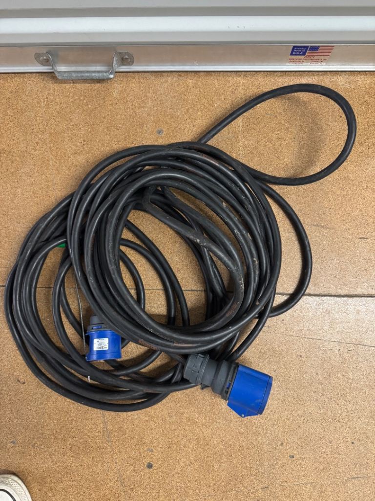 20-metre, 32 Amp single phase extension lead