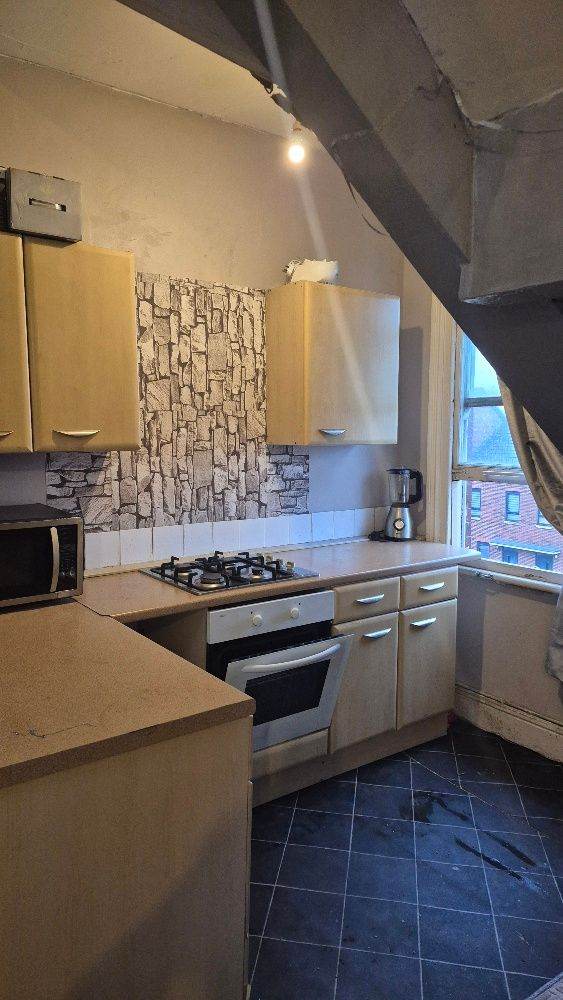 small self contained bedsit to rent openshaw