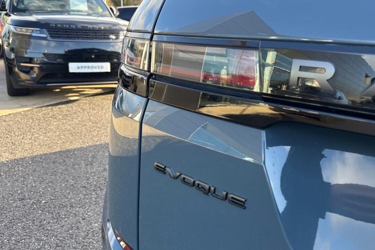 2024 Land Rover Range Rover Evoque 2.0 D200 Dynamic SE 5dr SUV Automatic