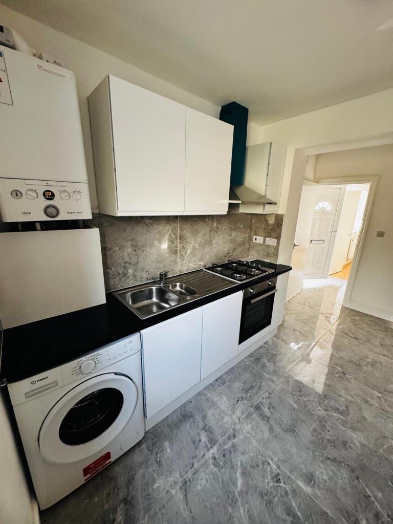 1 BED FLAT WITH BILLS INCLUDED IN THORNTON HEATH