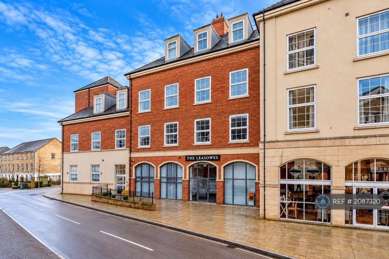 1 bedroom flat in Leasowes House, Shirley, Solihull, B90 (1 bed) (#2087320)