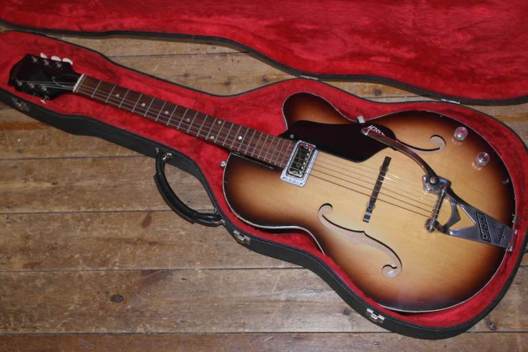1967 Gretsch Clipper hollowbody with Gretsch Bigsby tremolo