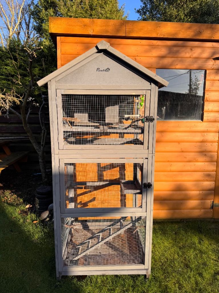 Small animal enclosure 