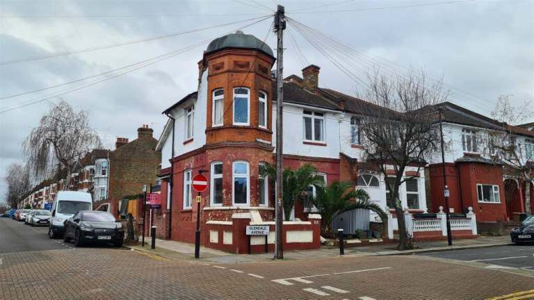 2 BEAUTIFUL ROOMS AVAILABLE IN WOOD WOOD GREEN