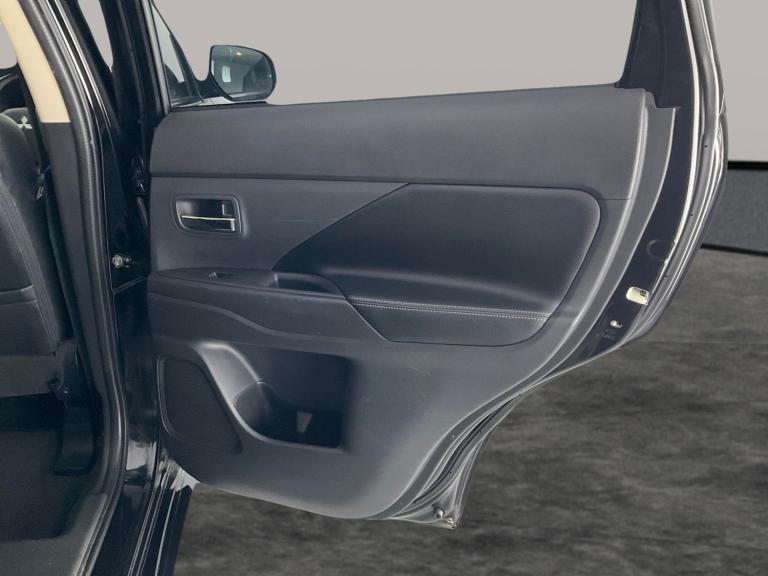 2015 Mitsubishi Outlander 2.0h 12kWh GX4hs SUV 5dr Petrol Plug-in Hybrid CVT 4WD Euro 5 (s/s) (20...