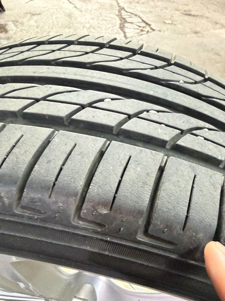 225 40 18 Yokohama 4 Tyres 6mm