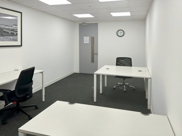 Office Space in HAVANT PO91HS with 5 Workstations for Teams