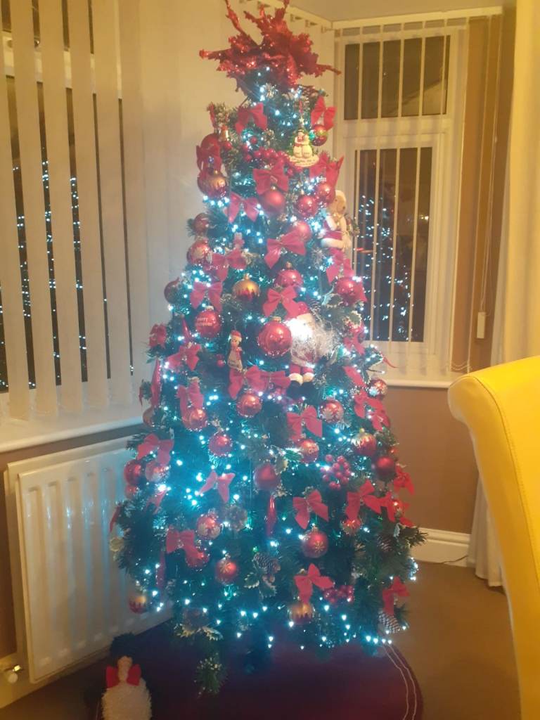 6FT DECORATED CHRISTMAS TREE