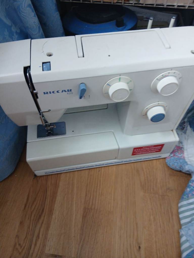 RICCAR sewing machine