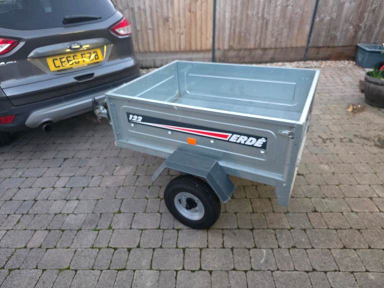 Erde 122 Trailer