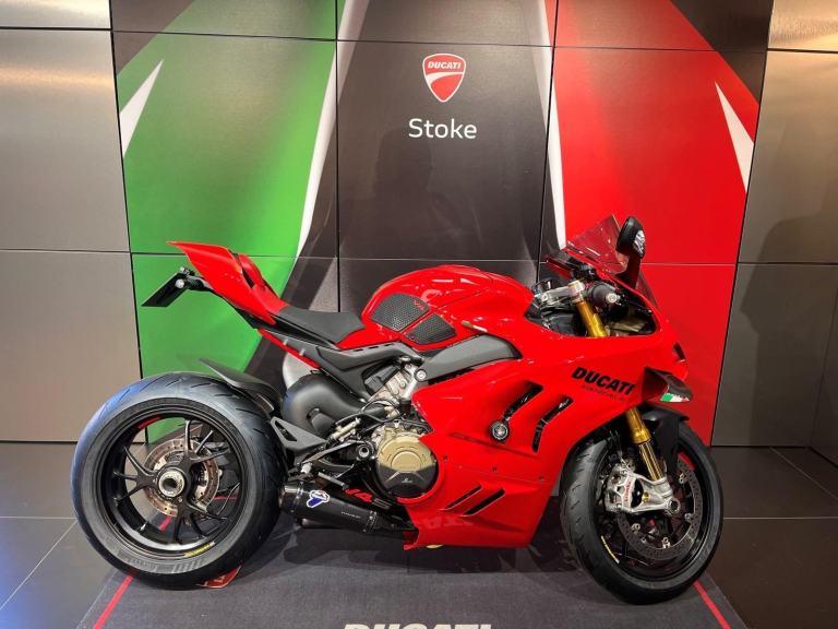 DUCATI PANIGALE V4 S 2024 PLATE TERMIGNONI EXHAUSTS PLUS MORE LOW MILES STUNNING