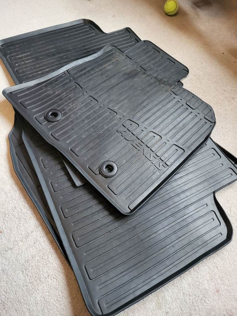 Toyota Avensis Genuine Car Matt Set