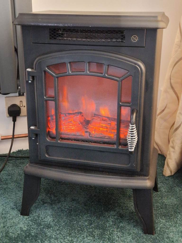 Log effect electric heater