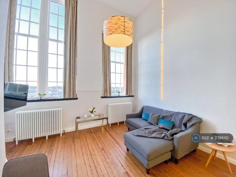 1 bedroom flat in Mcdonald Road, Edinburgh, EH7 (1 bed) (#2788110)