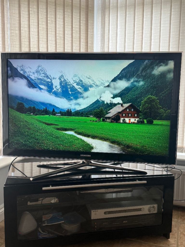 45" SAMSUNG TV FOR SALE