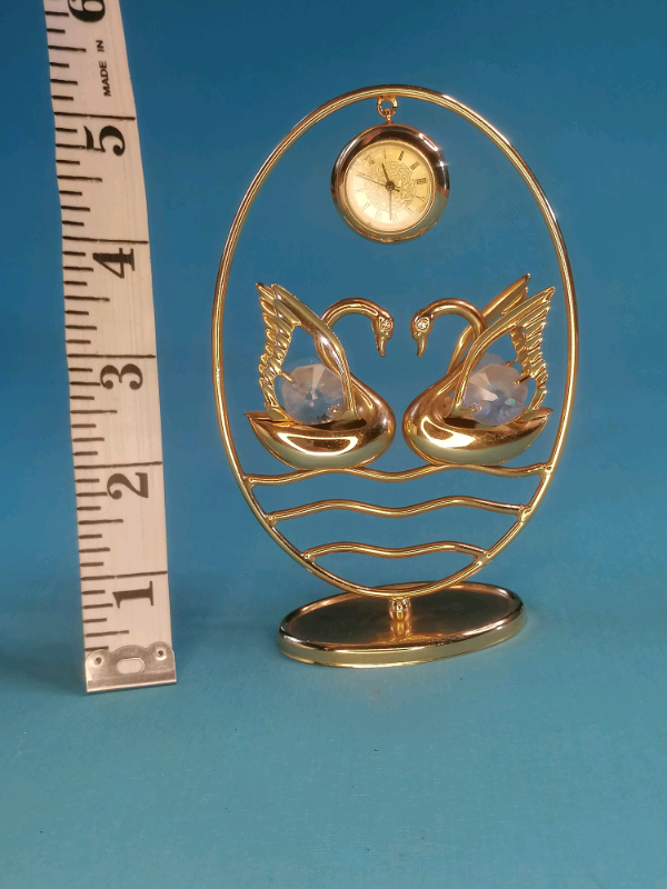 5-inch 2 swans Ornament with clock ( need battery). 