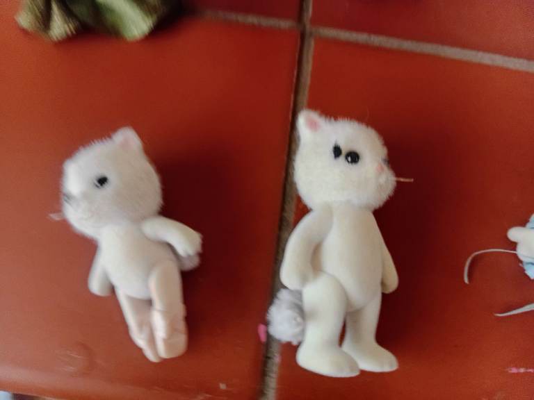 2x Sylvanian Families Persian cat ballerina White Flocked