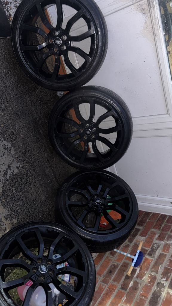 Range Rover sport 22” alloys 