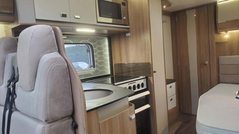 SWIFT BESSACARR 584 MOTORHOME french bed 4 berth 4 belts- 1 f owner