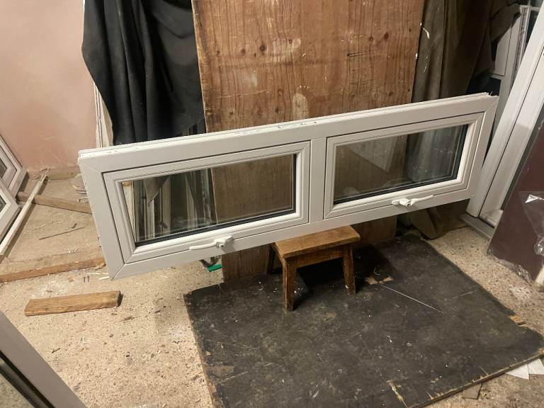H 46.5 x W 159 cm - UPVC DOUBLE GLAZED WINDOW - CLEAR GLASS - GOOD CONDITION (REF: LJ189)