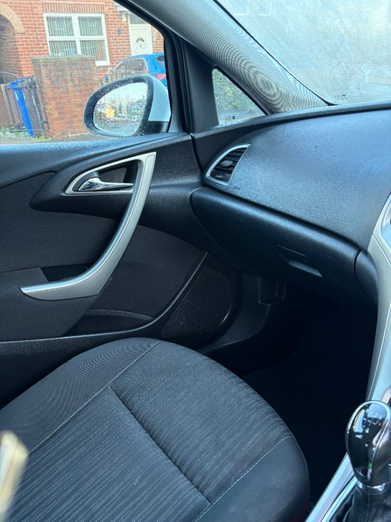 Vauxhall, ASTRA, Hatchback, 2011, Manual, 1398 (cc), 5 doors