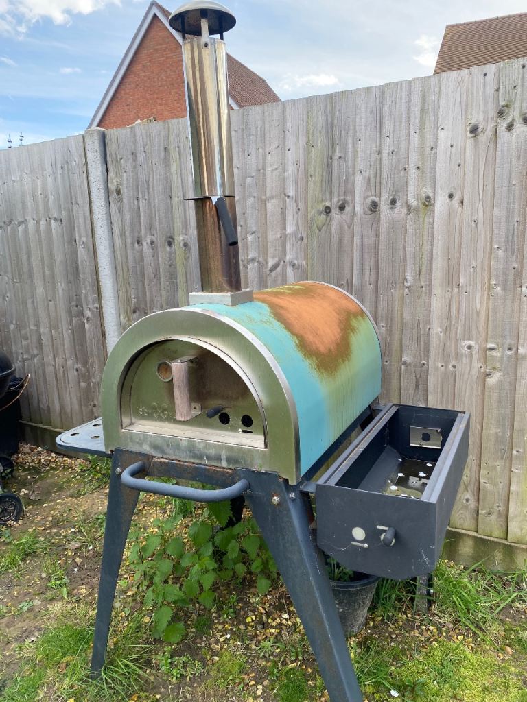 WOODFIRED PIZZA OVEN