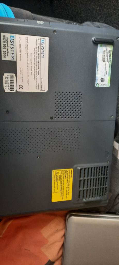 Eisystem laptop, WINDOWS NOT INSTALLED,DOESNT HAVE A HARDRIVE