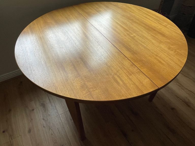 Vintage Round (Extendable) Dining Table 4 - 6 with chairs
