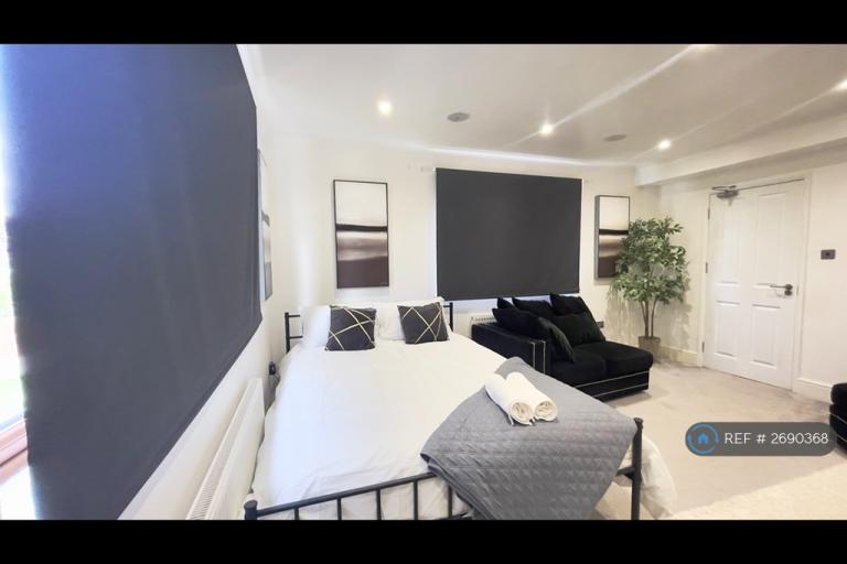 1 bedroom in Holly Road, Wainscott, Rochester, ME2 (#2690368)
