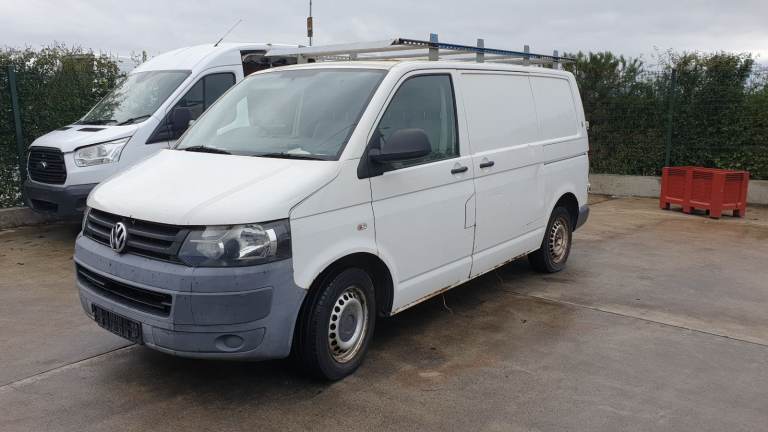 **For breaking** Vw Volkswagen Transporter van, 2.0 Tdi diesel 5 speed (2011).
