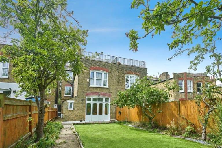 Large Furnished Double Room to Rent – SW2 3SL – £1,200 pcm – Bills Included