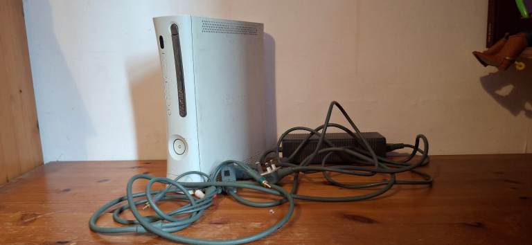 Microsoft Xbox 360 Console – White, no controller 