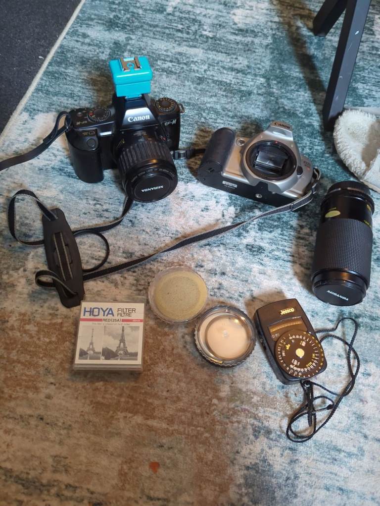 Canon 35mm film camera bundle EOS 3000N - lens + accessories 