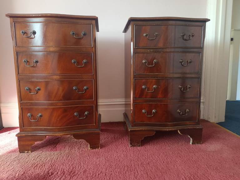 Pair of Mahogany-Style Bedside Chests / Small Chest of Drawers