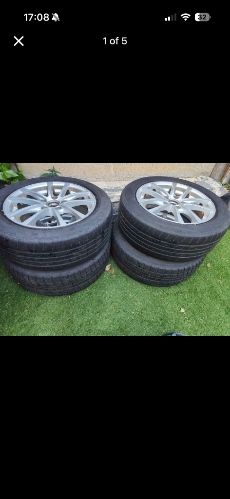 Wheels and alloys in perfect condition.