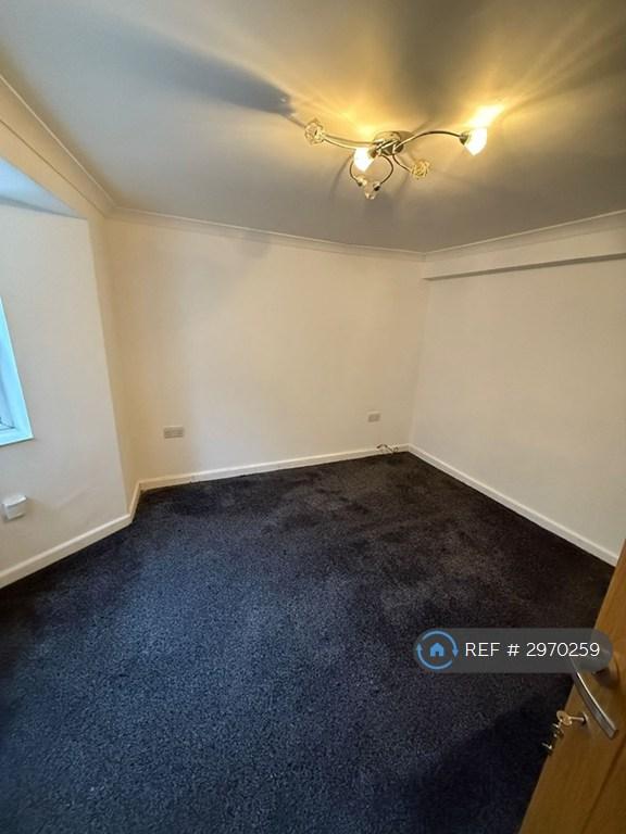 2 bedroom flat in Studley Road, London, E7 (2 bed) (#2970259)