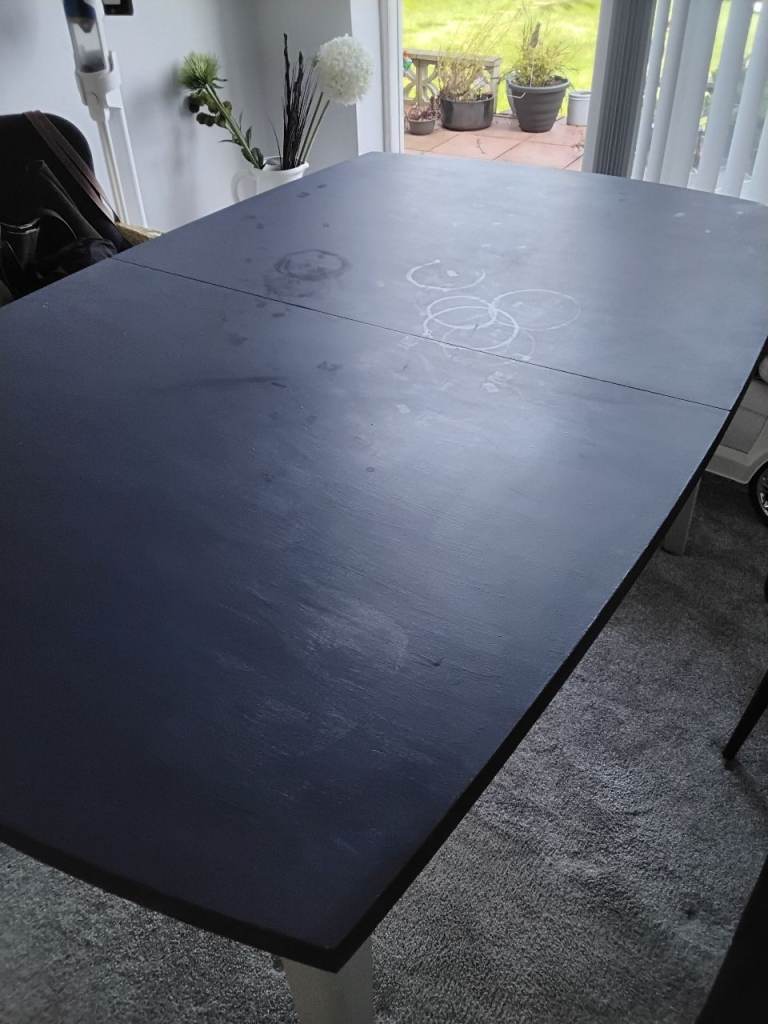 Free dining table