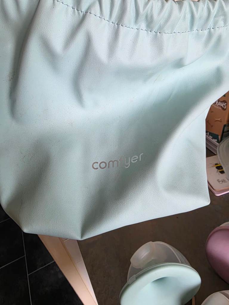 Comfyer Wearable Breast Pump Set - Good Condition