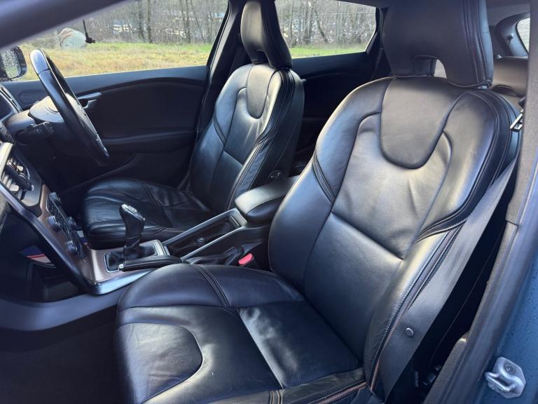 2013 Volvo V40 D2 Cross Country Lux 5dr HATCHBACK Diesel Manual