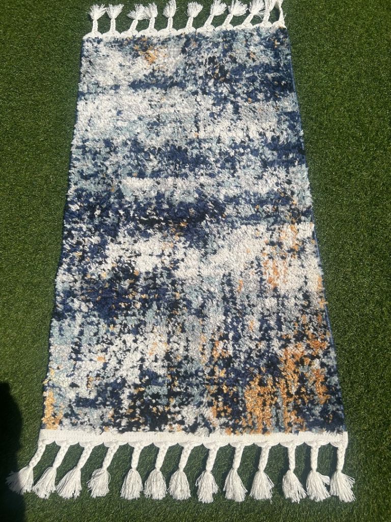 Rug with fringes
