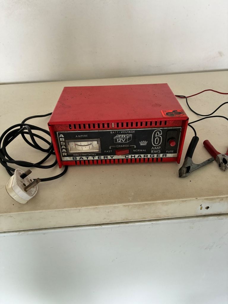 Absaar 12 volt 6 amp battery charger